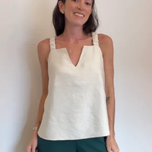 Blusa Regata Decote V Emma Bege Andiroba
