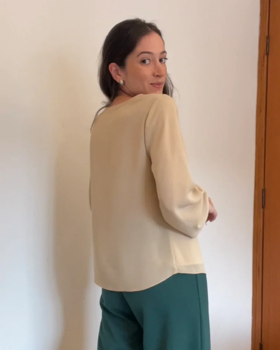 Blusa Mangas Bufantes Decote V Cora Bege - Image 3