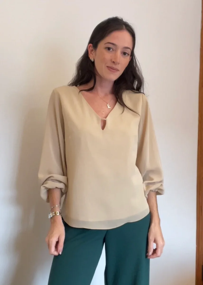 Blusa Mangas Bufantes Decote V Cora Bege - Image 6