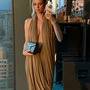 Vestido Drapeado Assimétrico com Decote Profundo - Moda Festa l CAROL ESPAÇO FASHION